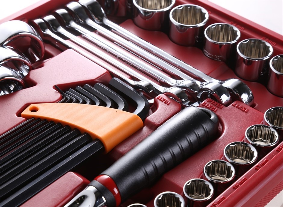 LEGO Technic Oracle Red Bull Racing RB20 F1 Car 42206. NB: slightly damaged