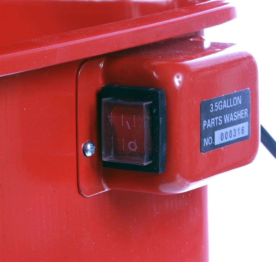 FRYE Channel Comforter, King, Biscuit. NB: Not in original packaging & pill