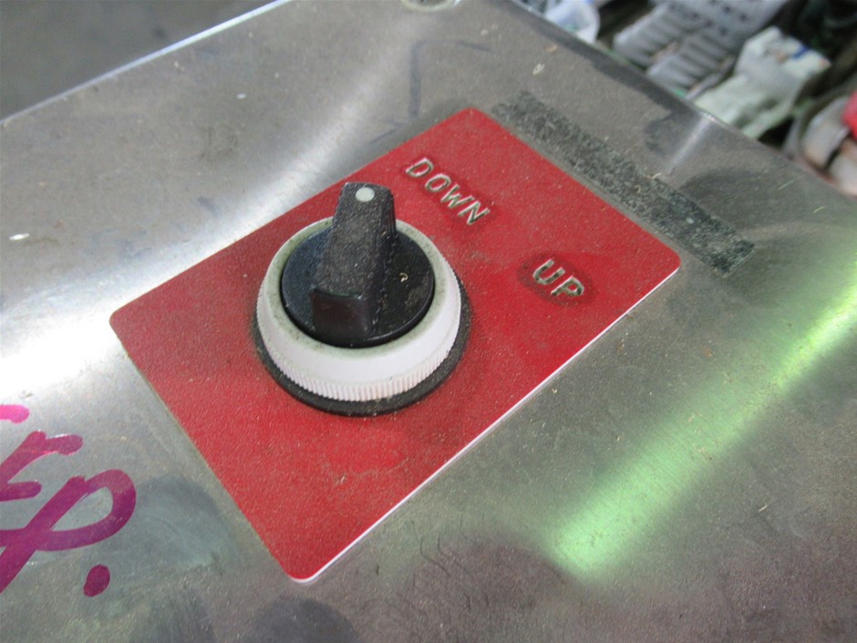 925 Sterling Silver 8mm Round Pendant Featuring a Crystal by Swarovski®