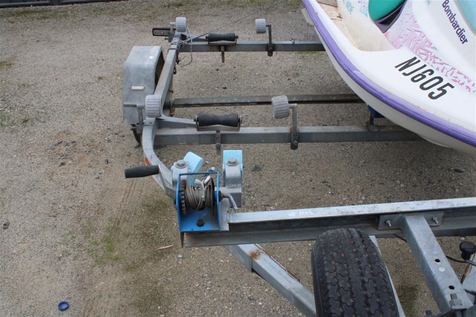 3 x Assorted Wireless Headphones/Earphones. 1 x SENNHEISER Momentum 4 Wirel