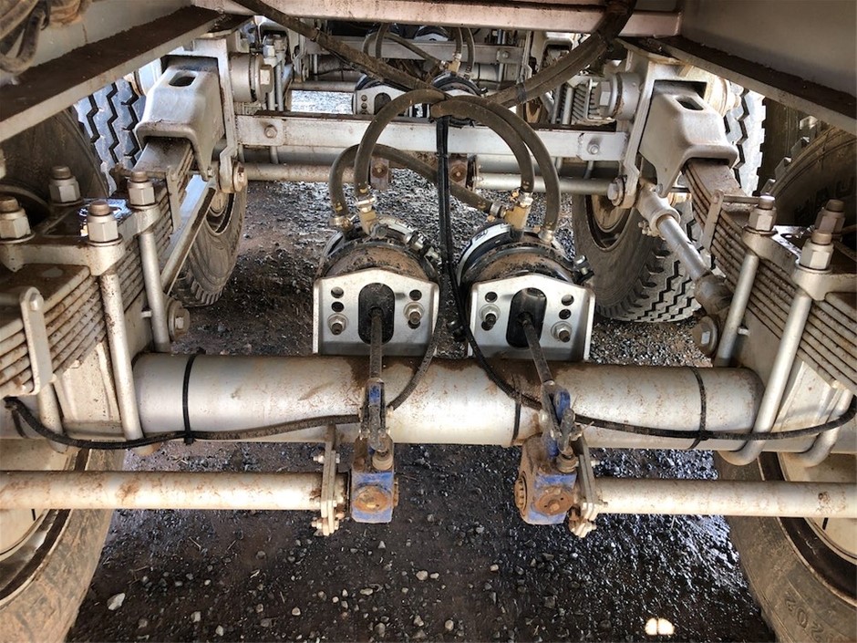 Wolf Blass Red Label Pinot Grigio (6x 750mL).