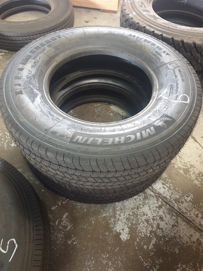 ROBOROCK Q5 Pro+ Robotic Vacuum Cleaner RR-Q5PRP52-03-BLK. NB: no pad