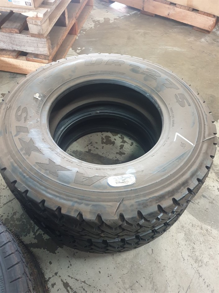 HOLYSMOKE The Larry Retro Bluetooth Speaker - Brown