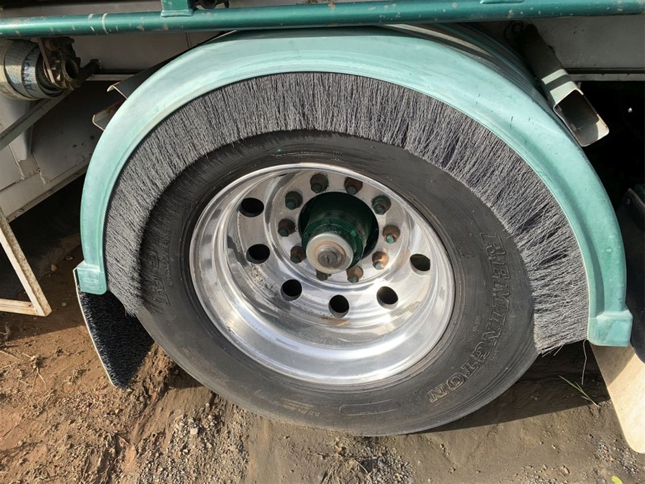 <p>Tenant 8300 Floor Scrubber</p>