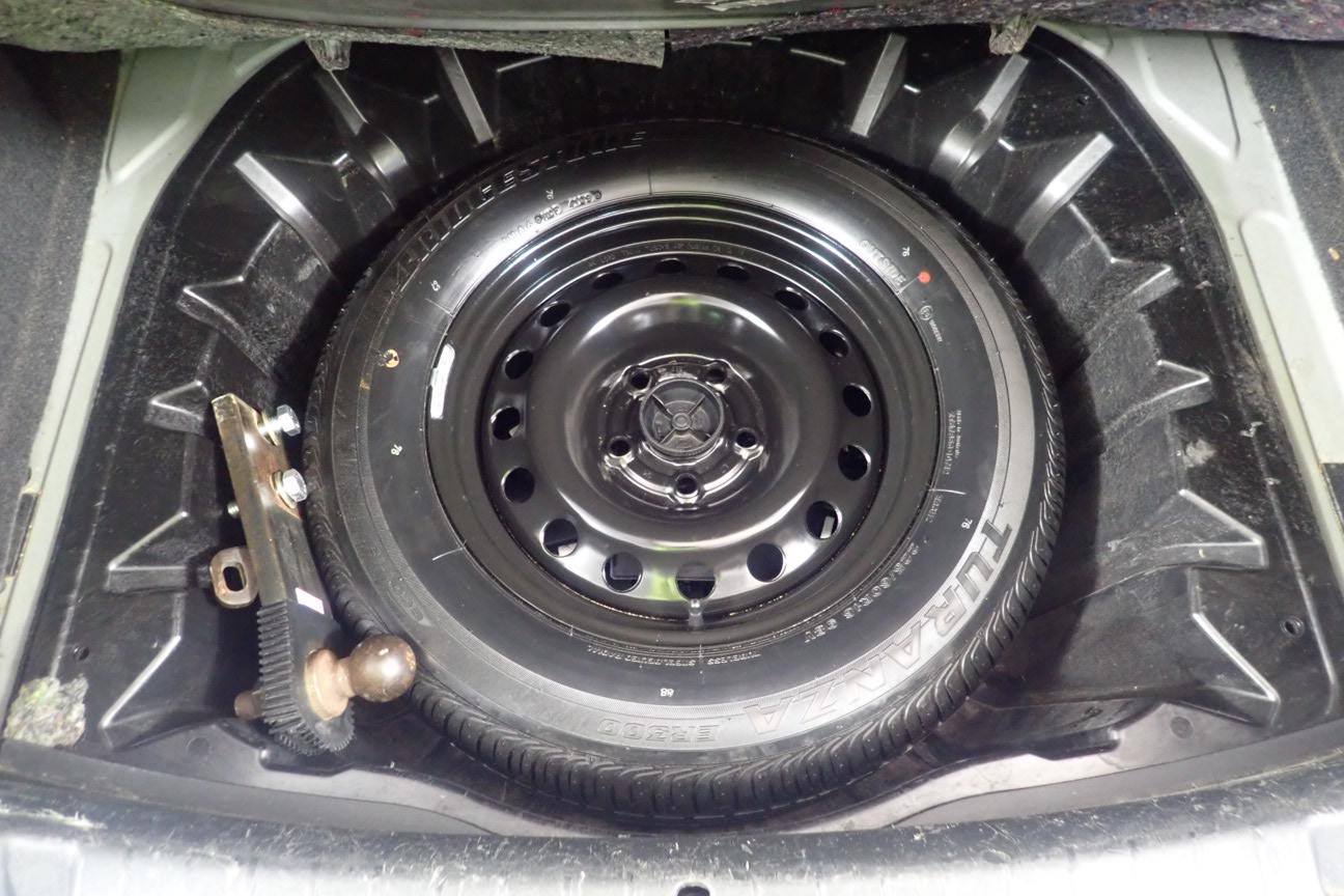 6mm Peridot & Baroque Pearl Pendant Charm Bracelet