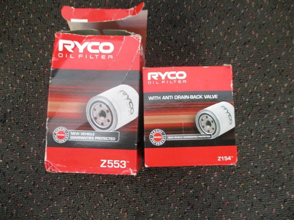 9K Yellow Gold TWIST OVAL INTENSIVE DC ER