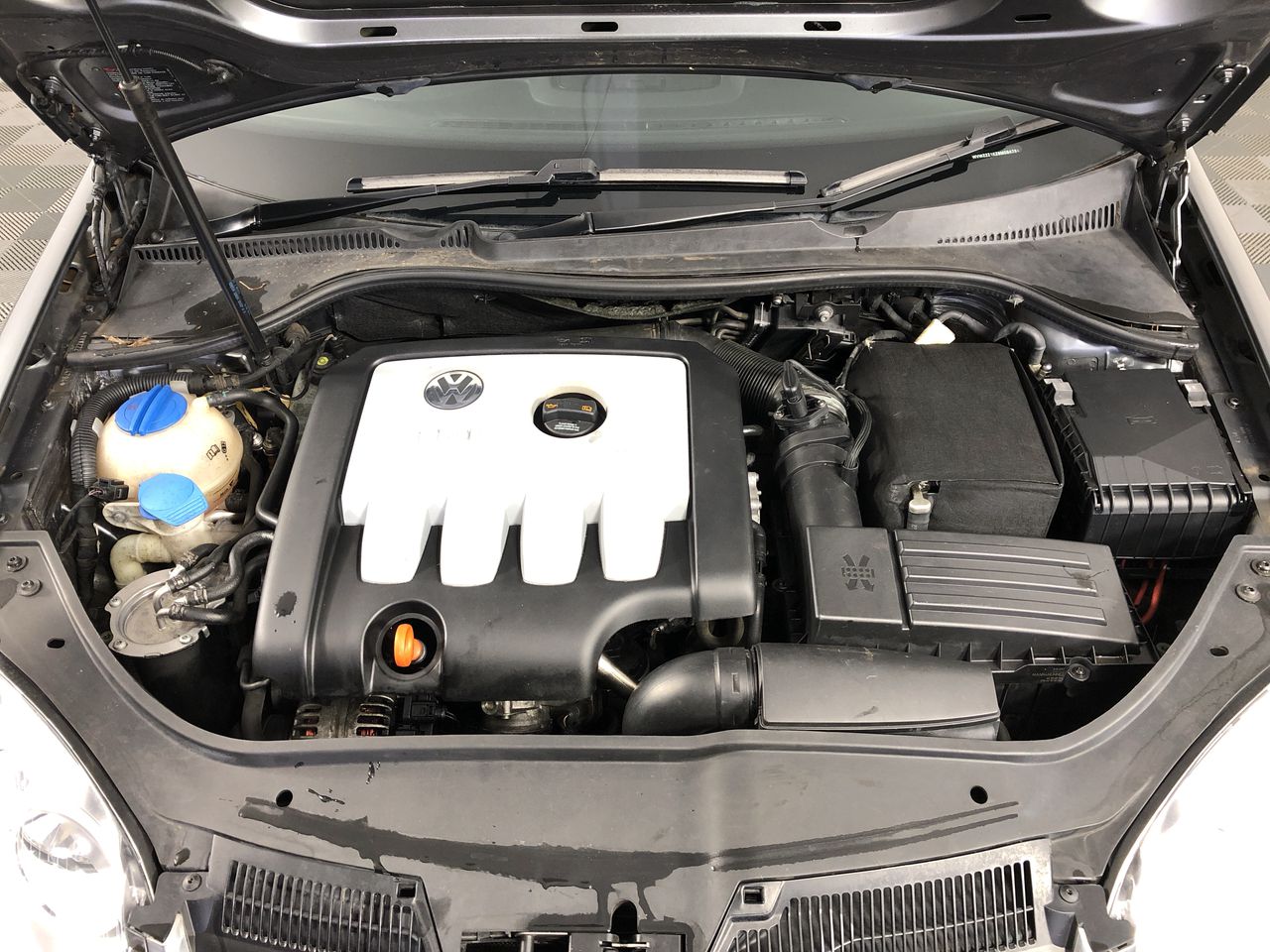 FILA Kid's Classic 2.0 Crew, Red, Size 16, ABW3788. RRP: $50.  Buyers Note