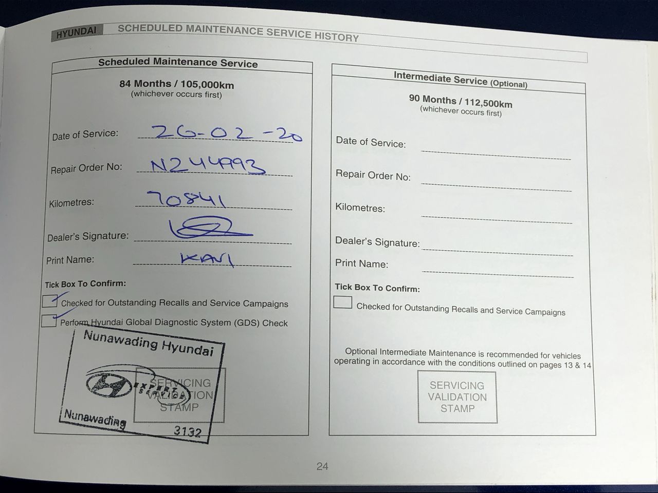 10mm White Pearls with Tiger Eye Gemstone Necklace