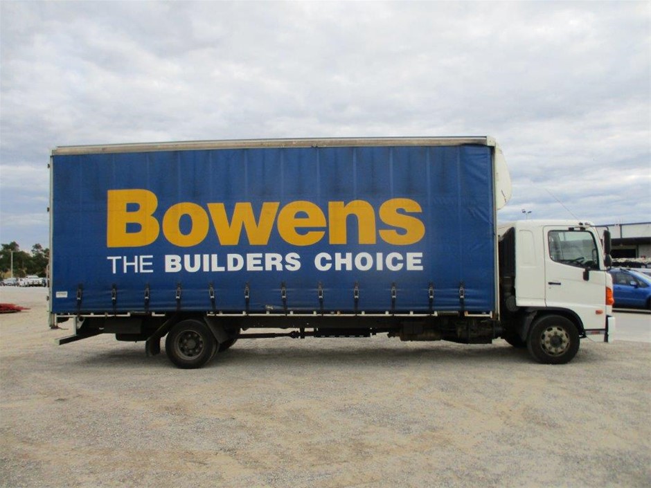 Portable Toilet Block W/ Shower - 6.0m x 2.4m