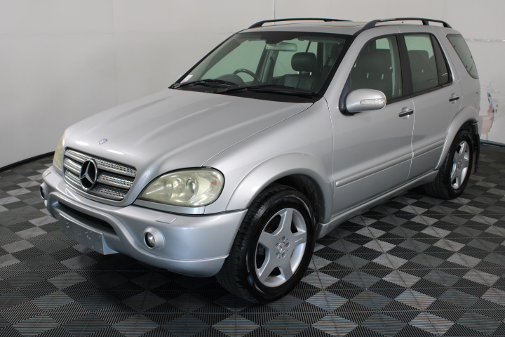 15 mm Two SSP & 0.78ct 2 Stones Pear Cut Emeralds & 0.14ct 2 Stoes Round