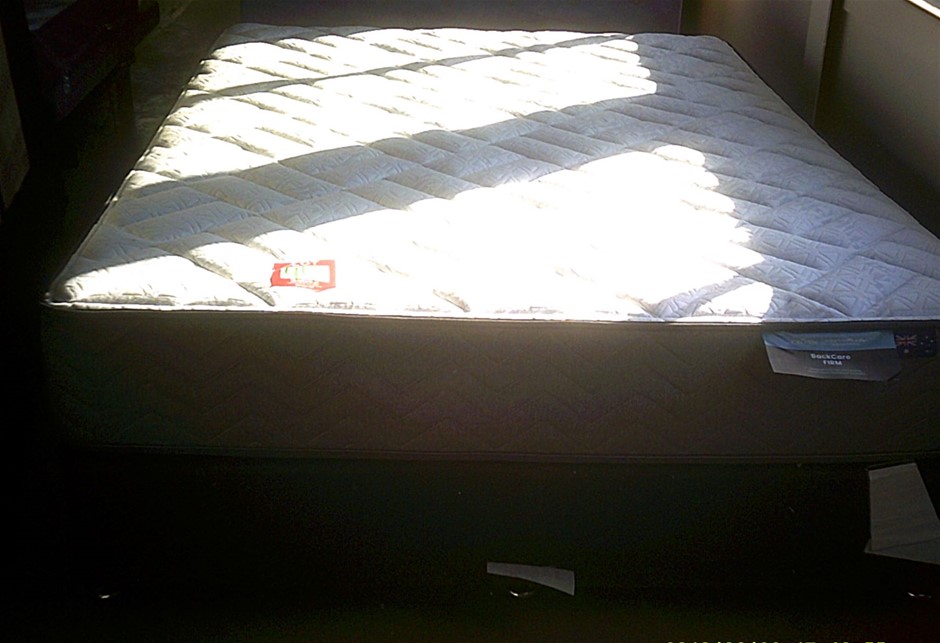 9K YELLOW GOLD 0.12ct F VS LAB DIAMOND PEAR OFFSET RING