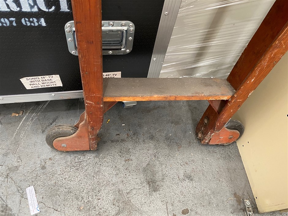 9K YELLOW GOLD 0.10ct F VS LAB DIAMOND 3 STONE RING