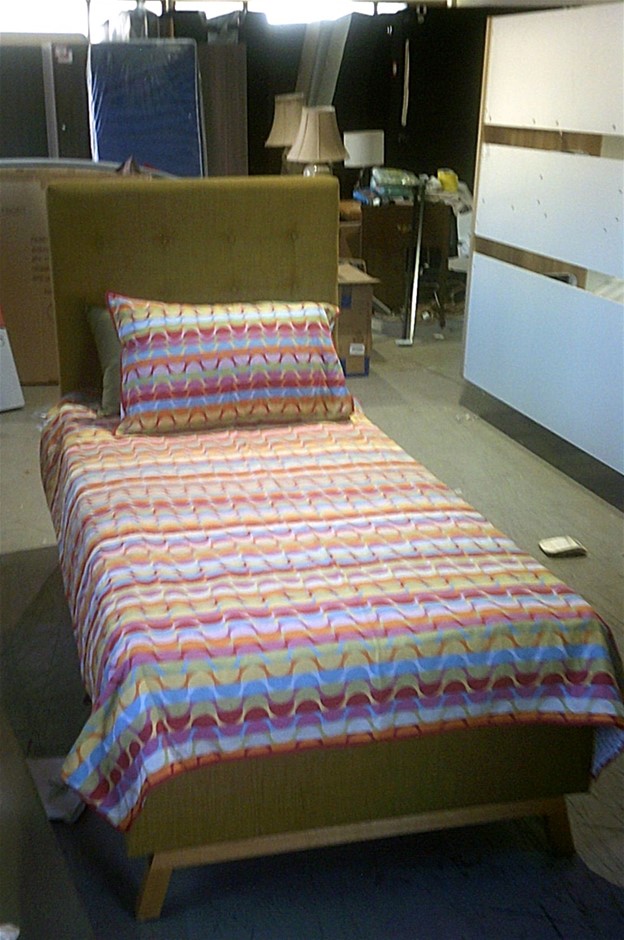 9K YELLOW GOLD 0.25ct F VS EMERALD LAB DIAMOND RING