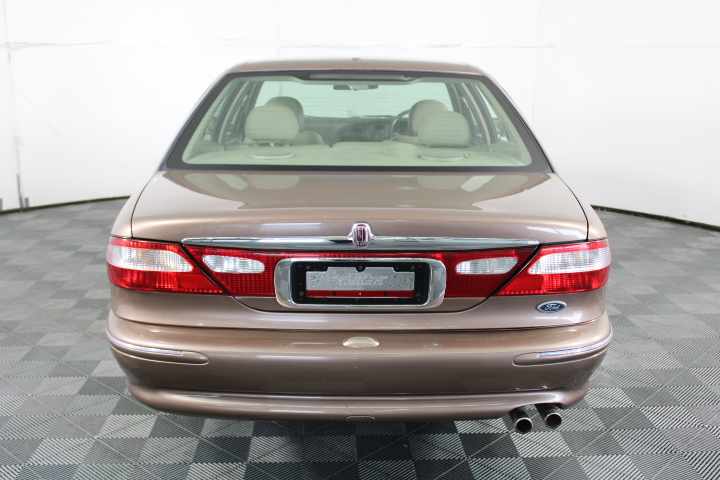 BULK PACK - 10 x 5mm Christmas Earrings (5 x Green, 5 x red) - Great, Gift