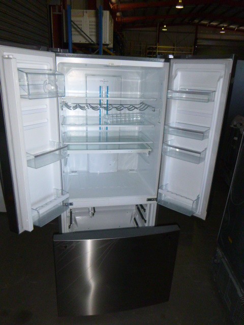 Replica Royal Ring - 16 Simulated Diamonds - US Size 7