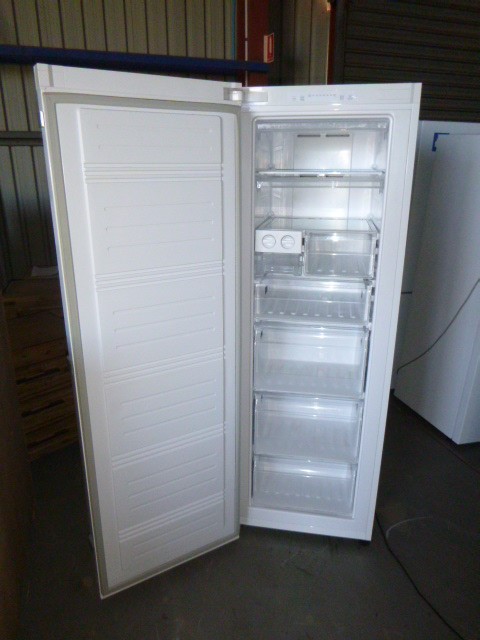 <p>LG Wireless Active Subwoofer</p>