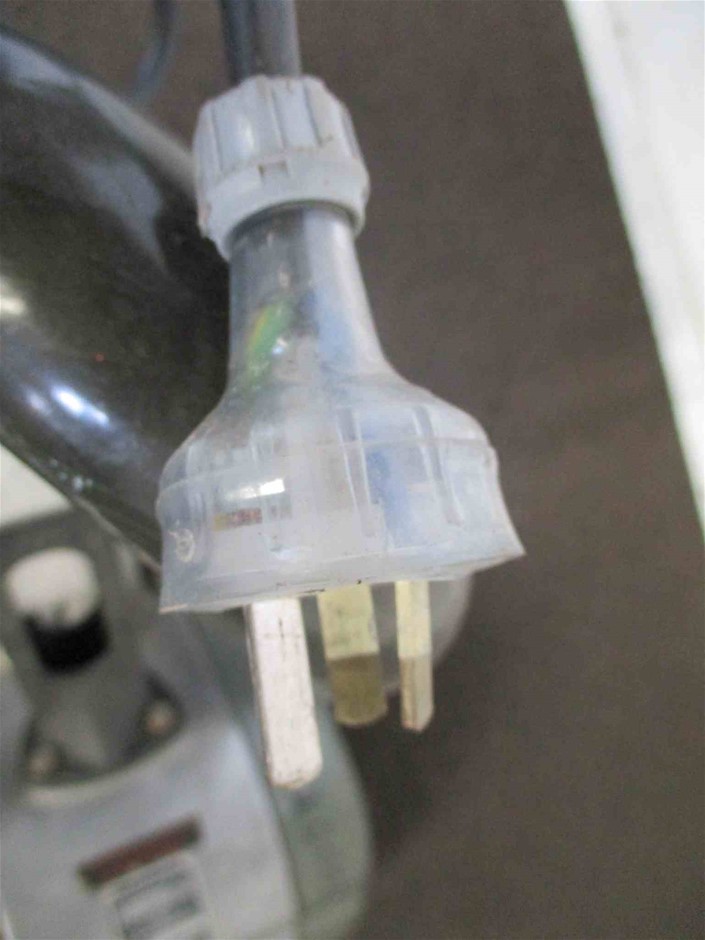 ELGATO Stream Deck MK.2 – Studio Controller, 15 Macro Keys, Trigger Actions