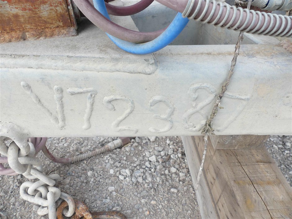 9K WHITE GOLD 1.00ct F VS LAB DIAMOND OVAL TRILOGY RING