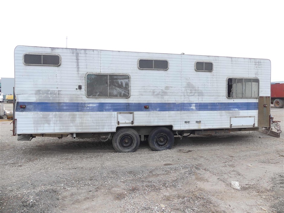 9K YELLOW GOLD 1.00ct F VS LAB DIAMOND OVAL TRILOGY RING