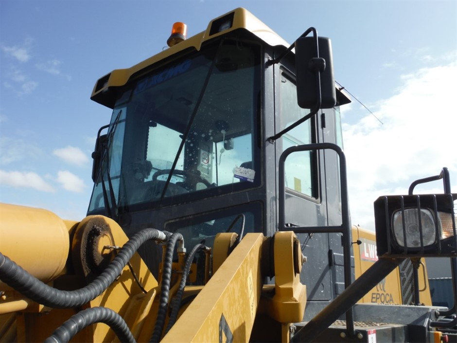 2 Carat round 2 white diamond each CVD Uncertified