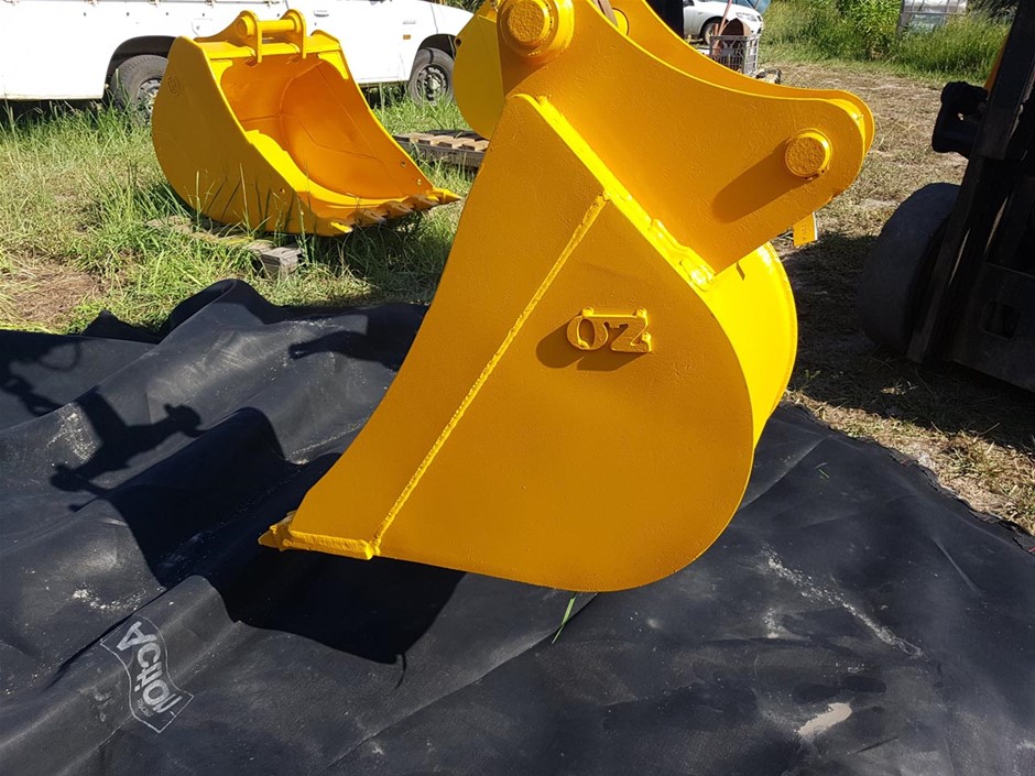 0.11 carat white 5 diamonds round