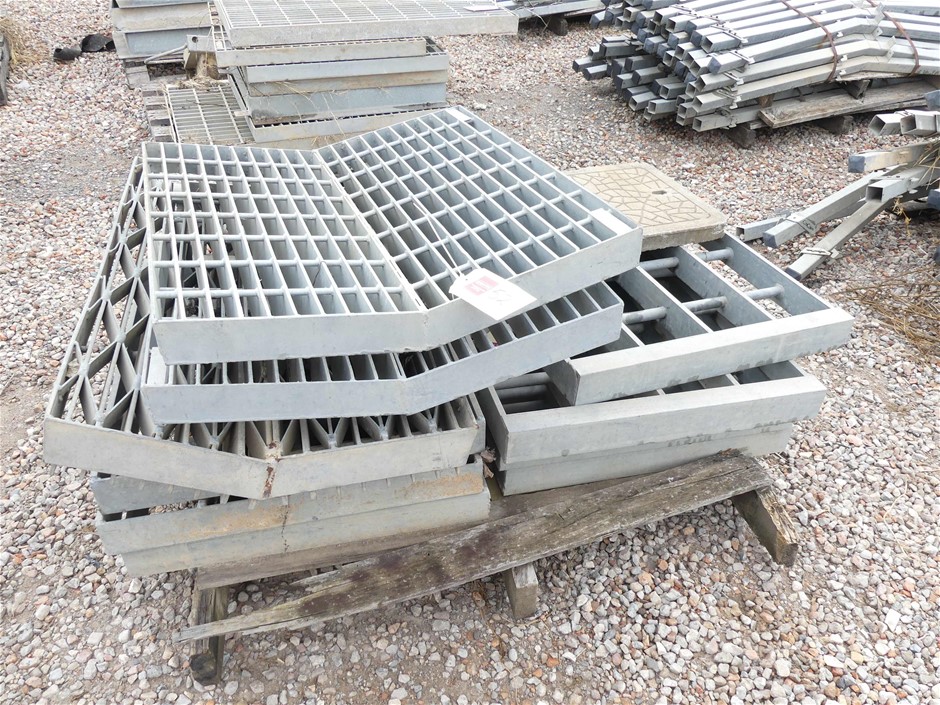 New "Ned Kelly #1" 1/10th oz HGE 999 Gold Australiana Coin In Wood Display