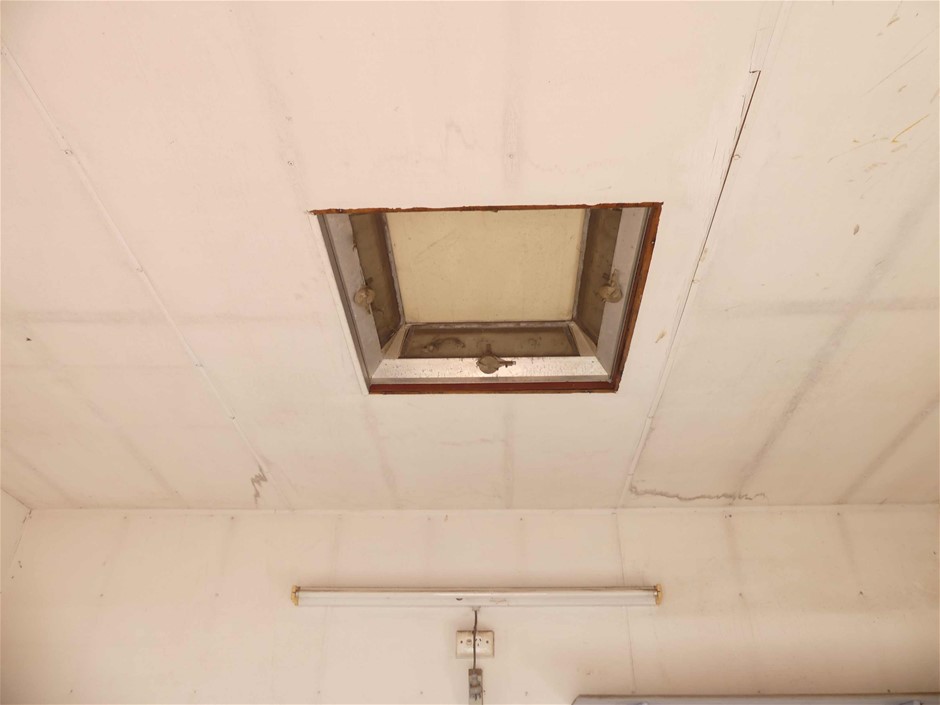 Bulk items, gold diamonds, silver coins