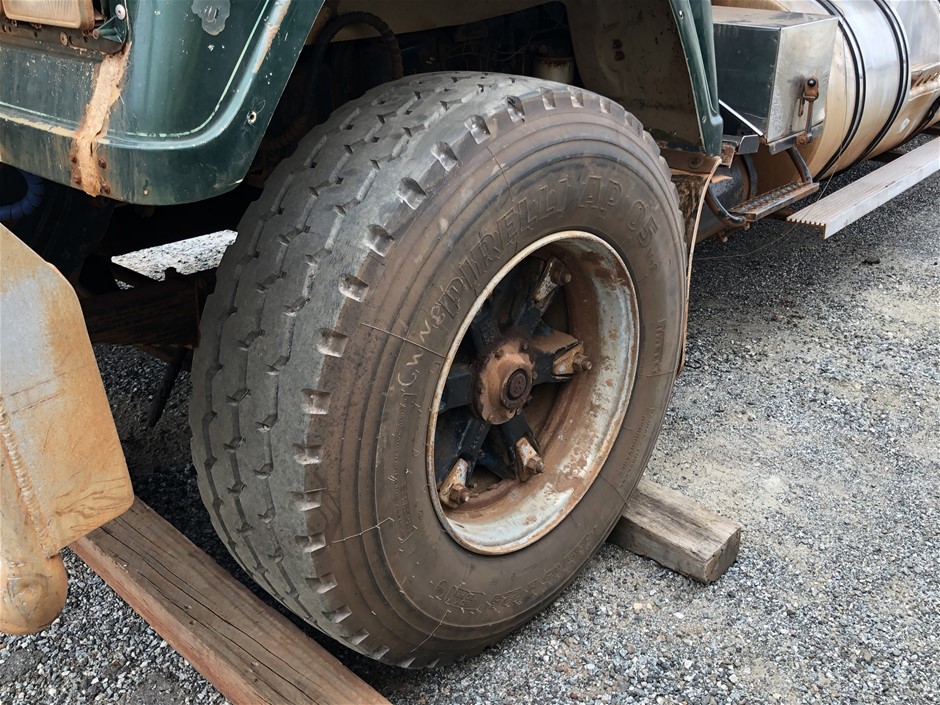 St Huberts The Stag Pinot Grigio (6x 750mL).