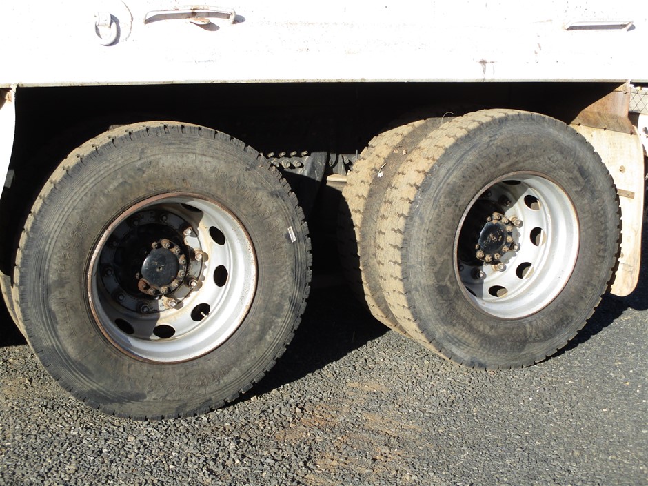 Wolf Blass Yellow Label Merlot (6x 750mL).