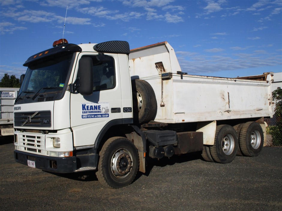 Wolf Blass Yellow Label Pinot Noir (6x 750mL). SA