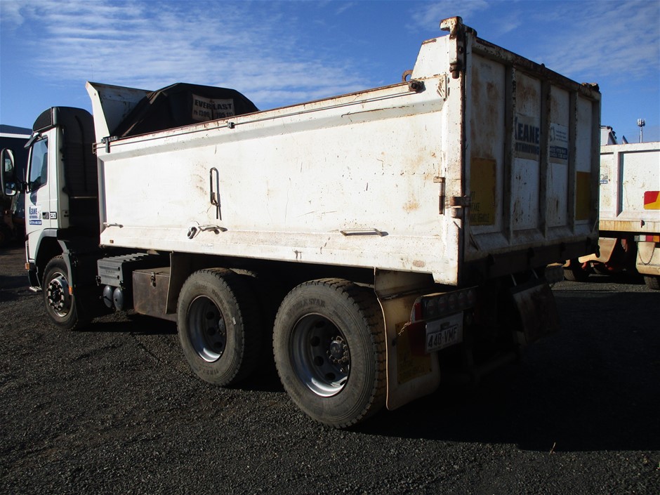 Wolf Blass Yellow Label Shiraz (6x 750mL). SA