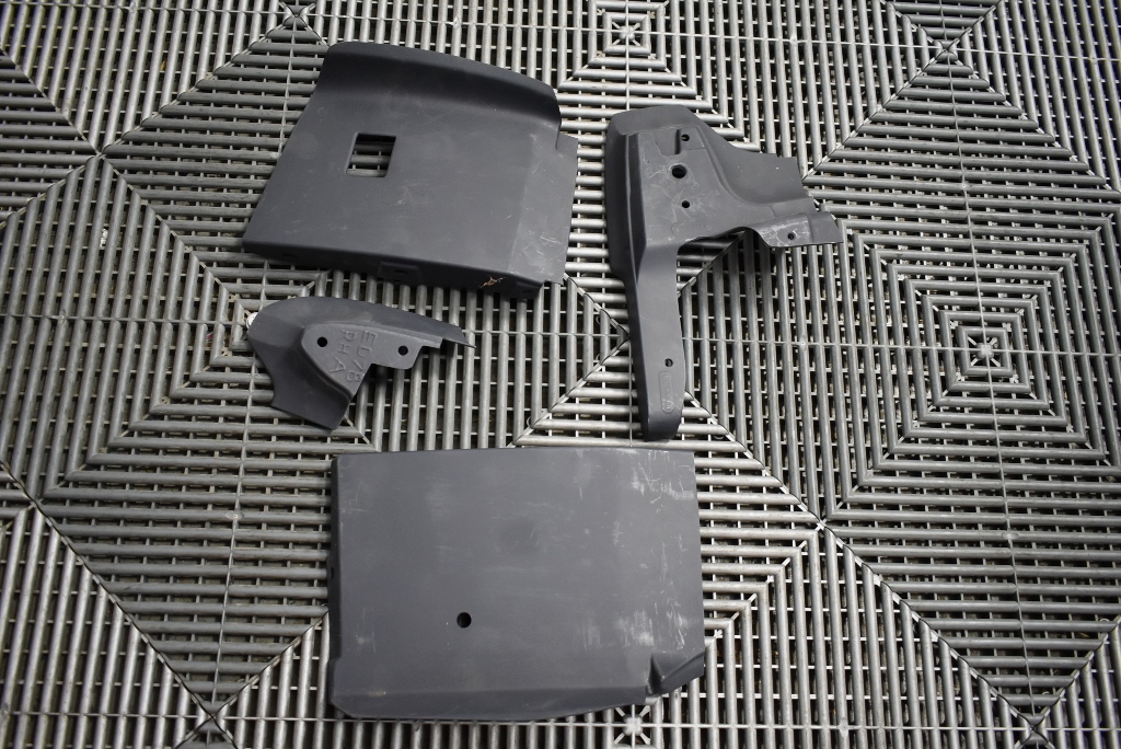 Approx. 30 x Asstd AU Numismatic & Commemorative Medals & Coins