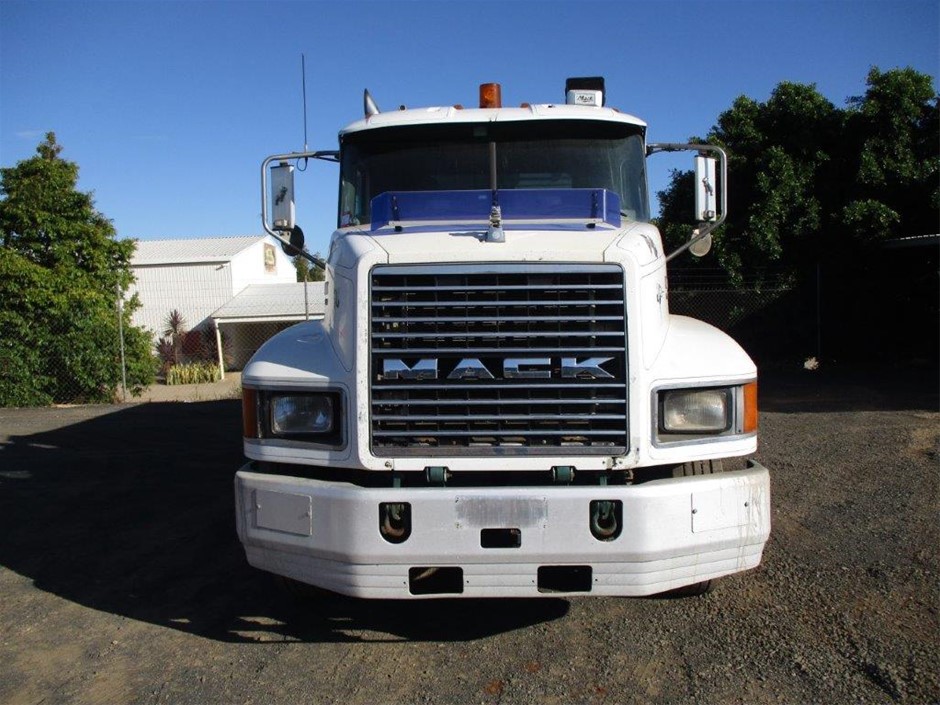 Figaro Stainless Steel Holy Cross Bracelet (adjustable)