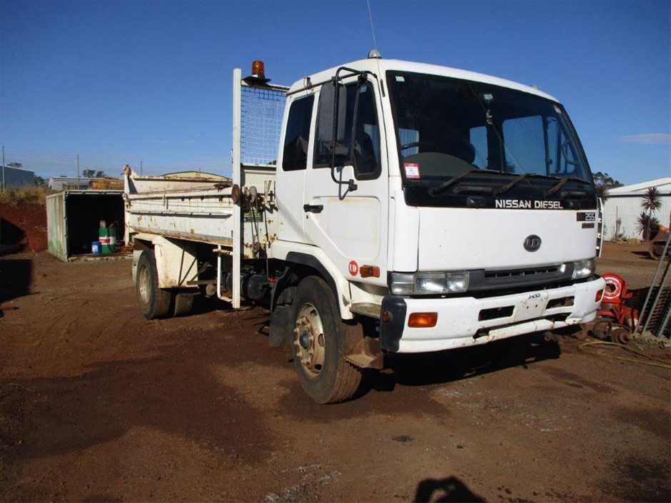 Figaro Stainless Steel Holy Cross Bracelet (adjustable)