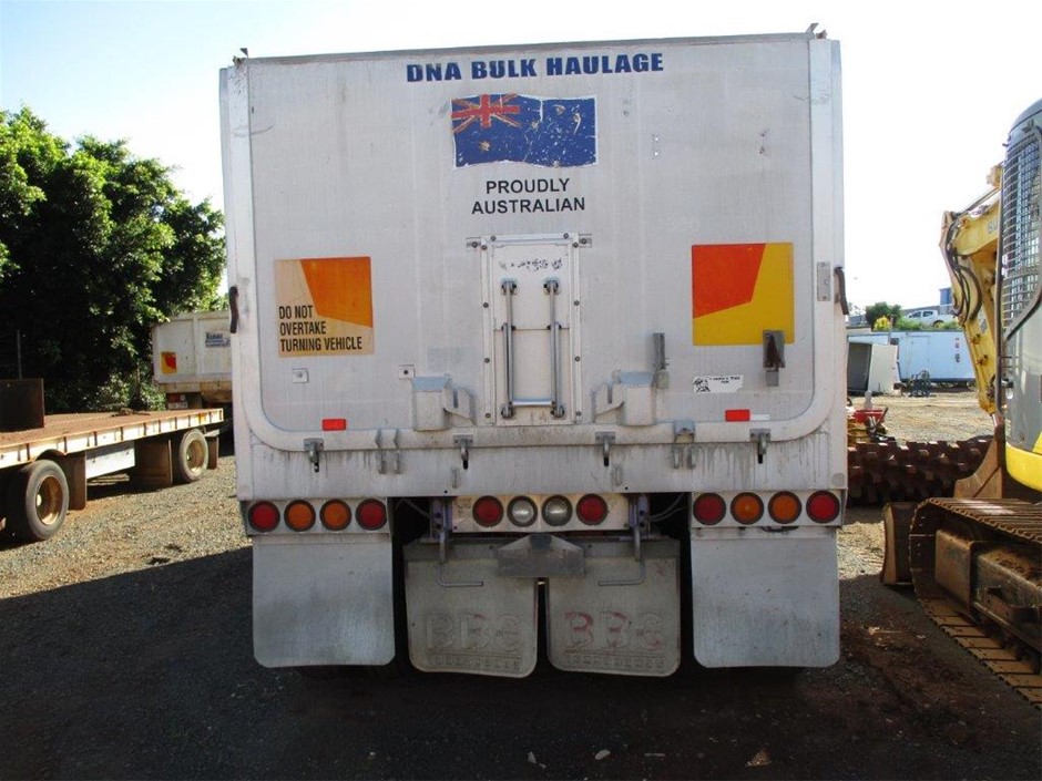 Designer Violet Love Heart Necklace & Earring Set in Silver