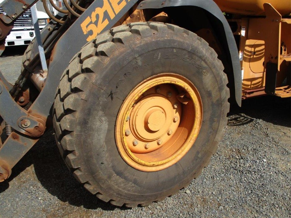 Replica Royal Ring - 16 Simulated Diamonds - US Size 7