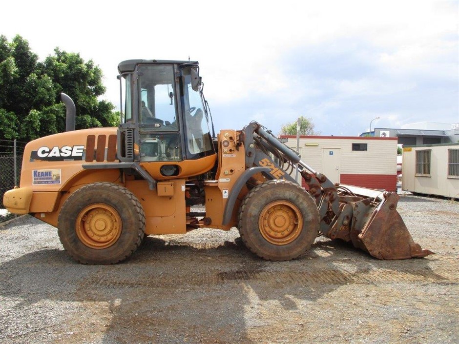 Stunning Rhodium Plated Simulated Diamond Ring - US Size 8