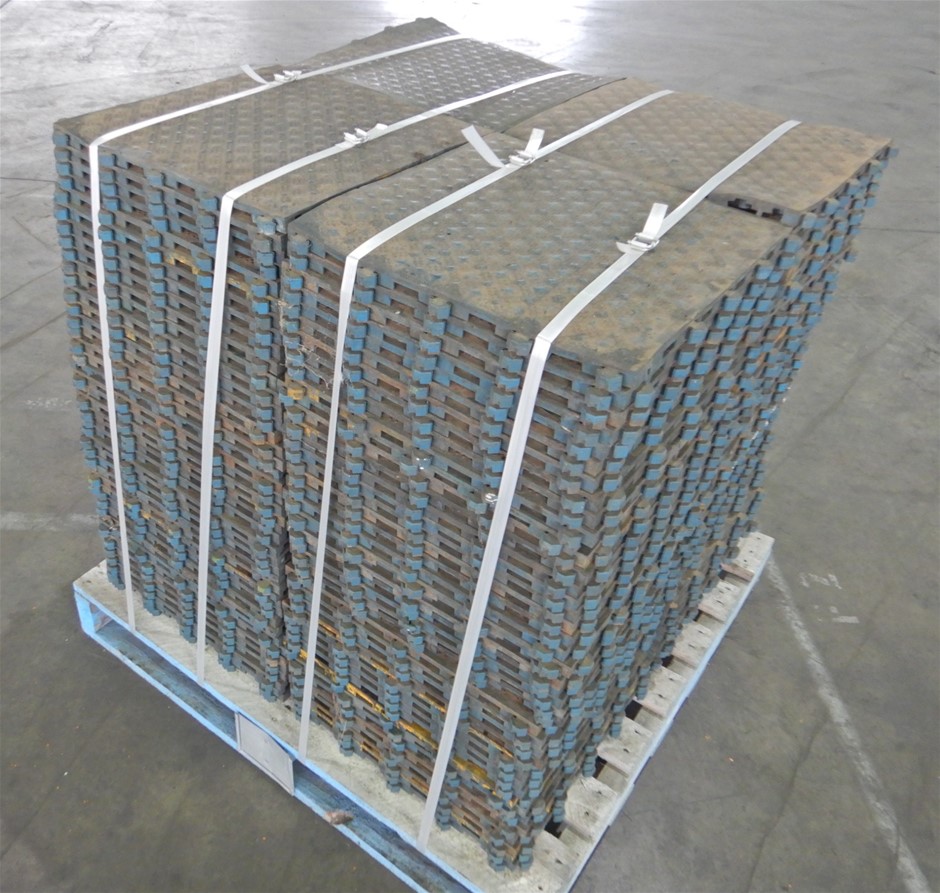 Abstract Geometric Pendant in Silver