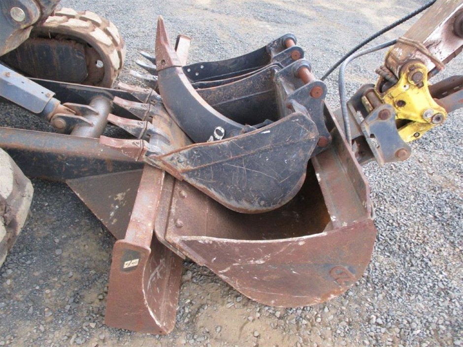 Classic Stainless Steel 3mm Curb Chain Bracelet - 9 Inches (Yellow)