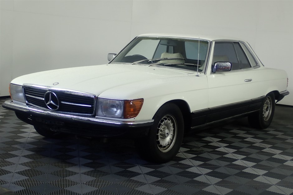 TOMMY HILFIGER Men's THFlex 9" Shorts, Size 36, 97% Cotton, Coral Red (XLS)