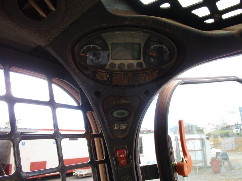 KIRKLAND SIGNATURES Black Crystal Smoke Grey Polarized Sunglasses.  Buyers