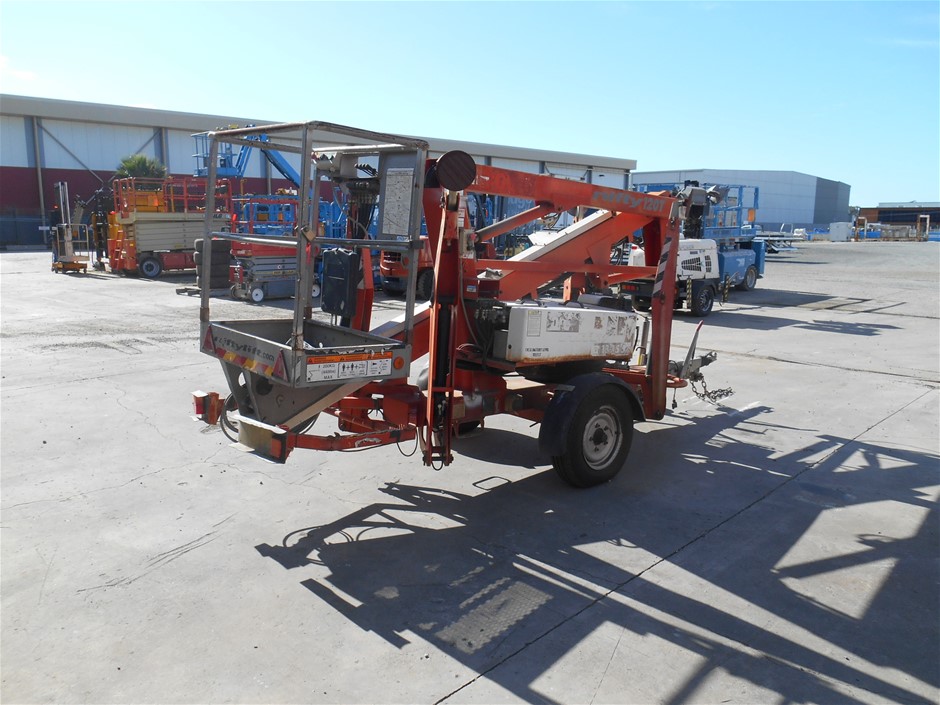 <p>2007 Isuzu NKR 4 x 2 Service Truck</p>