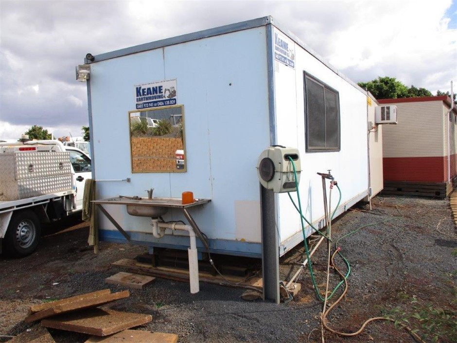 9K YELLOW GOLD 0.75ct F VS LAB DIAMOND CHANNEL SET BAND