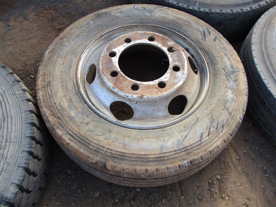 9K WHITE GOLD 2.00ct F VS LAB DIAMOND RADIANT TRILOGY RING