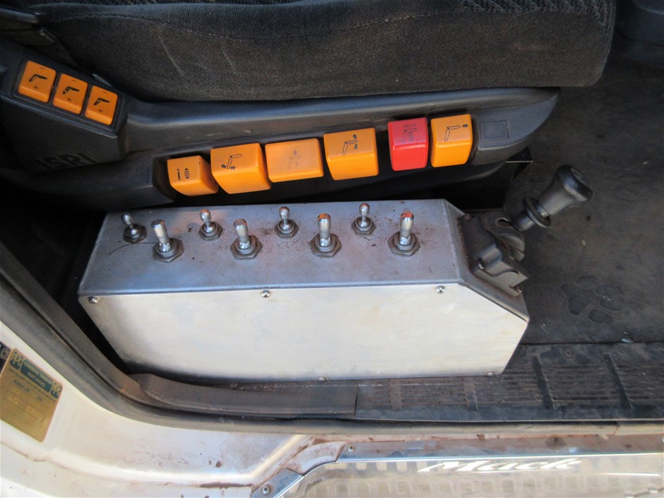 CHAMPION Core Train Short, Size S, Navy, AX8KG.  Buyers Note - Discount Fre