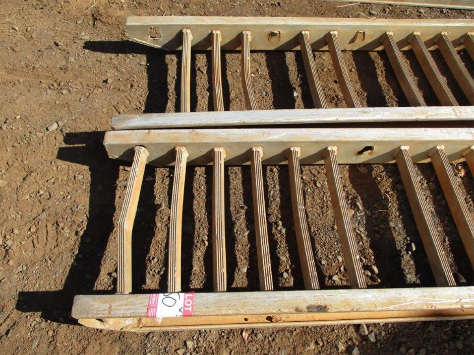 9K YELLOW GOLD 0.33ct F VS LAB DIAMOND MARQ DOUBLE RING