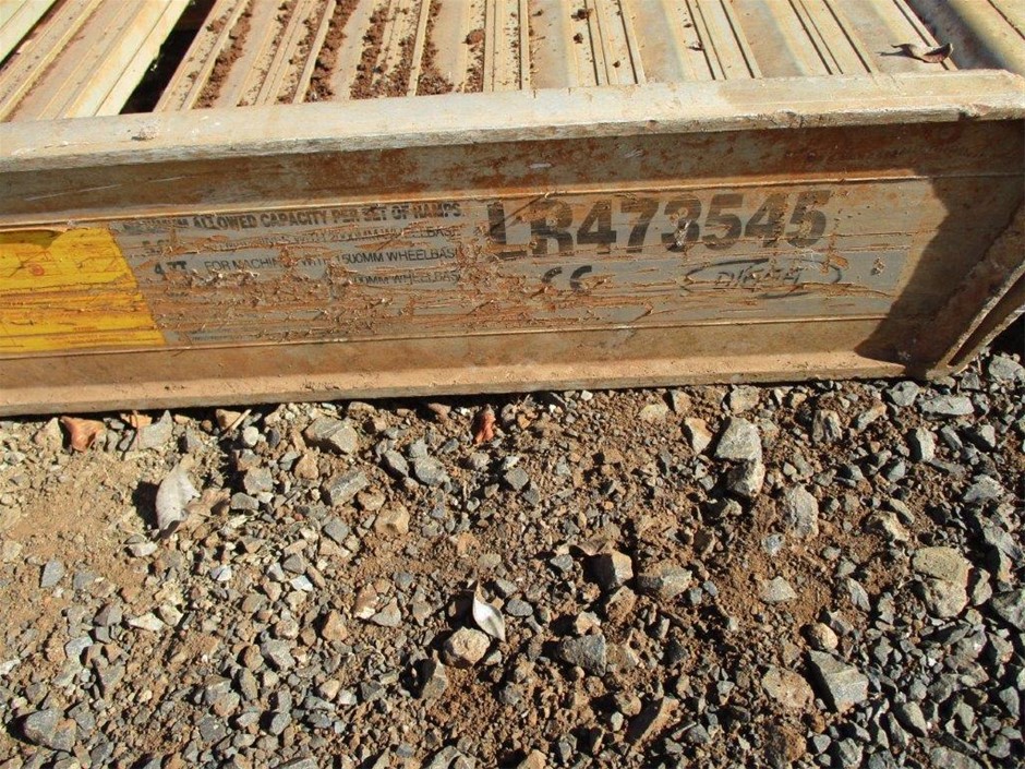 9K YELLOW GOLD 1.00ct F VS LAB DIAMOND CLAW SET BAND