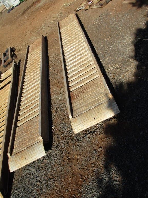 9K YELLOW GOLD 1.00ct F VS LAB DIAMOND CLAW SET BAND