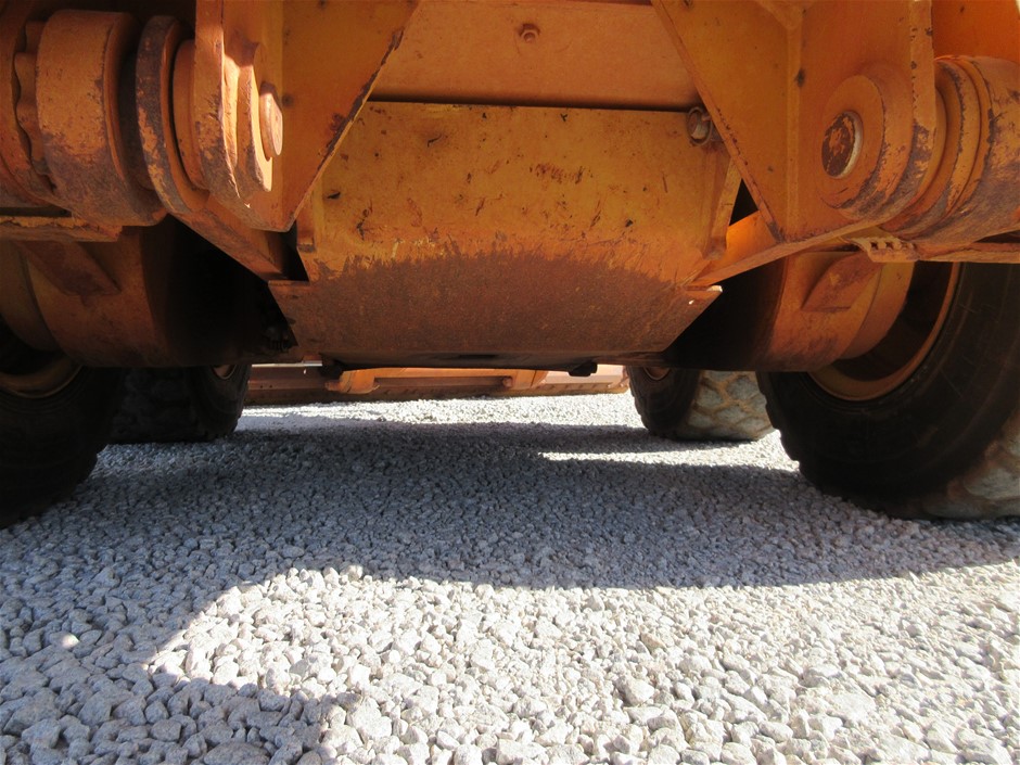 9K YELLOW GOLD 0.75ct F VS LAB DIAMOND CLAW SET BAND