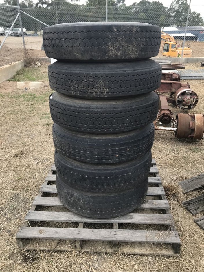 Large Oval 925 Sterling Silver Simulated Diamonds Ring - Size 9